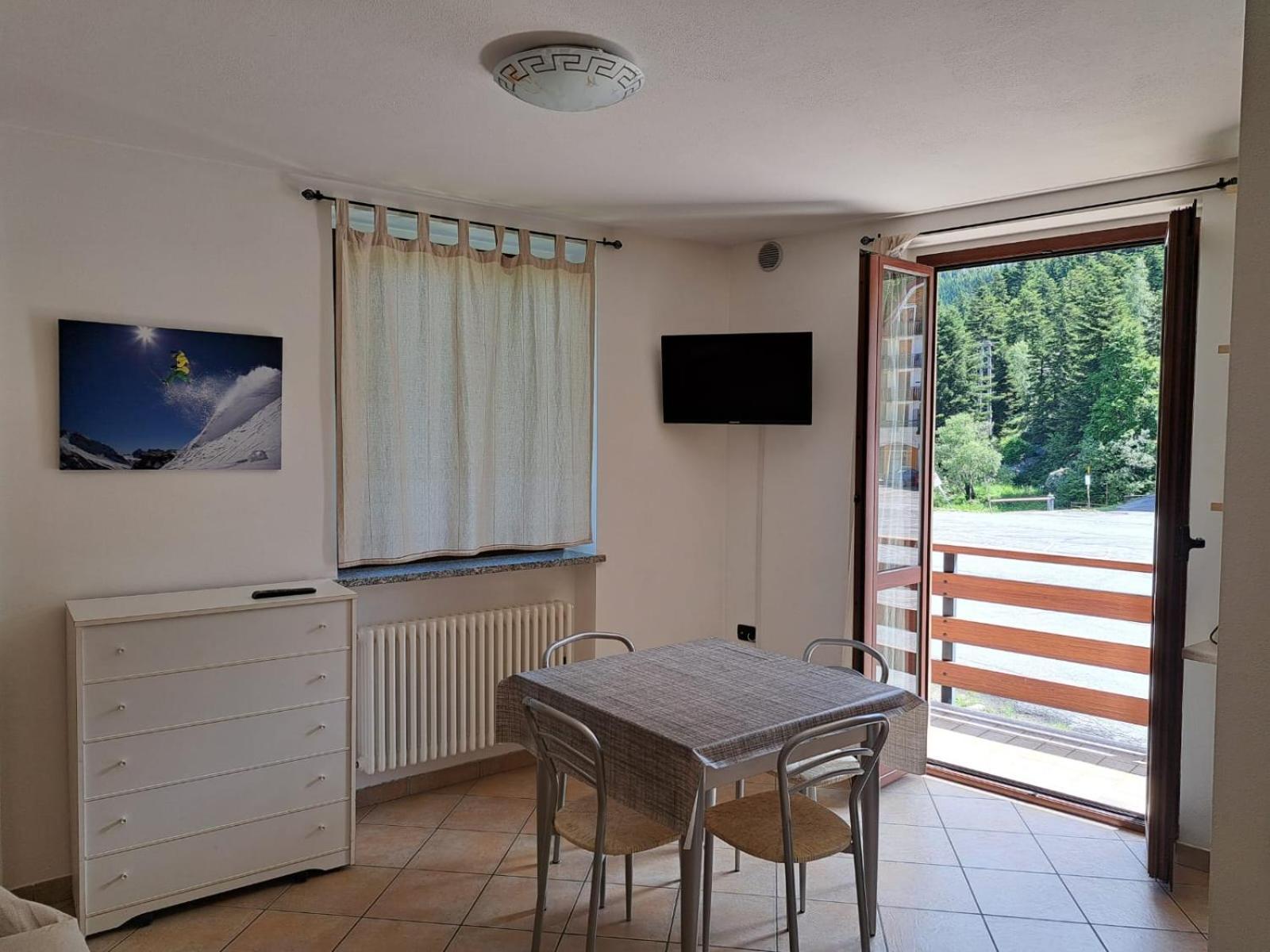 Zona Portici Apartment ปราโตเนโวโซ ภายนอก รูปภาพ