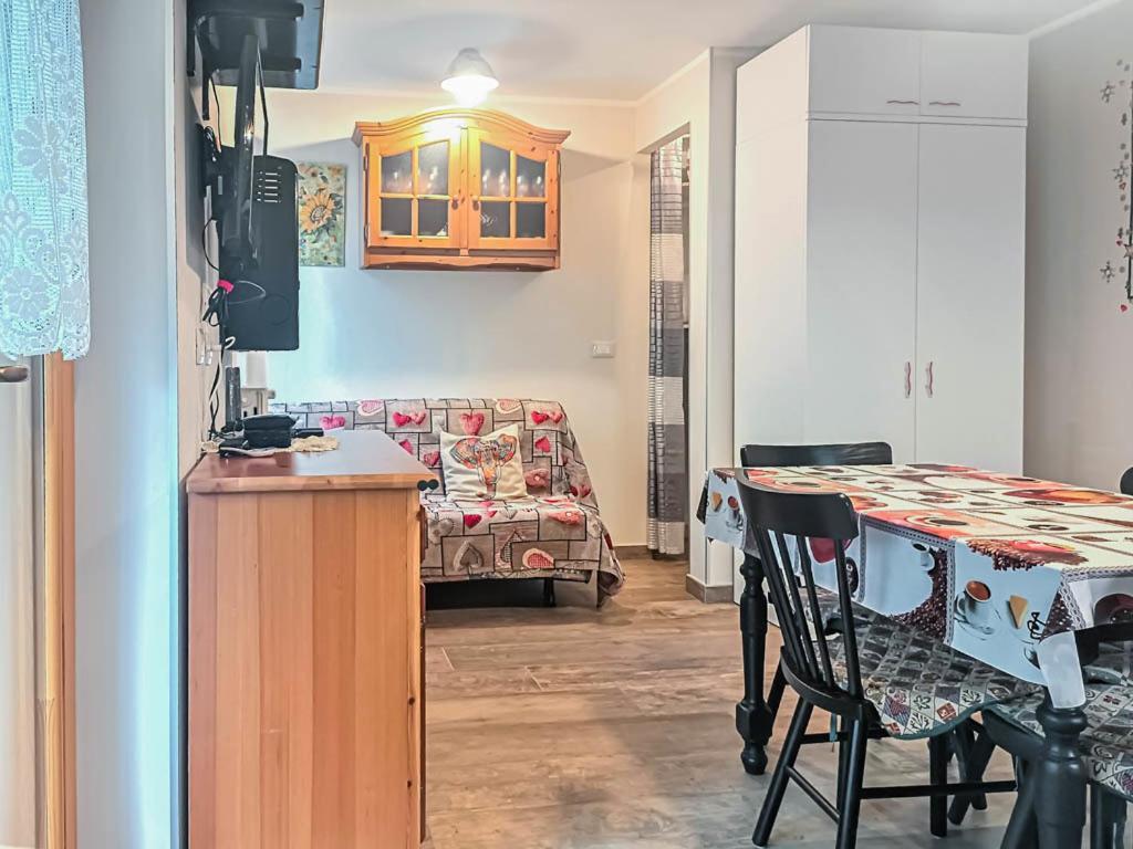 Zona Portici Apartment ปราโตเนโวโซ ภายนอก รูปภาพ